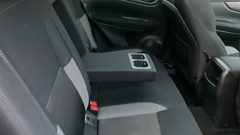 Nissan Qashqai 1.2 DiG-T N-Connecta 5dr Petrol Hatchback